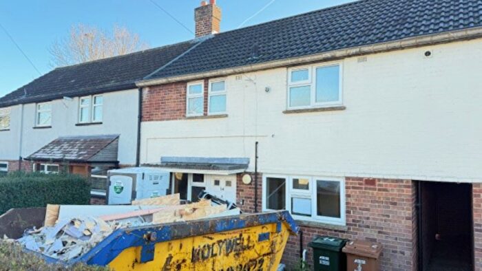 2 Bedroom Semi-detached House For Sale In Oakfield, Rickmansworth, WD3