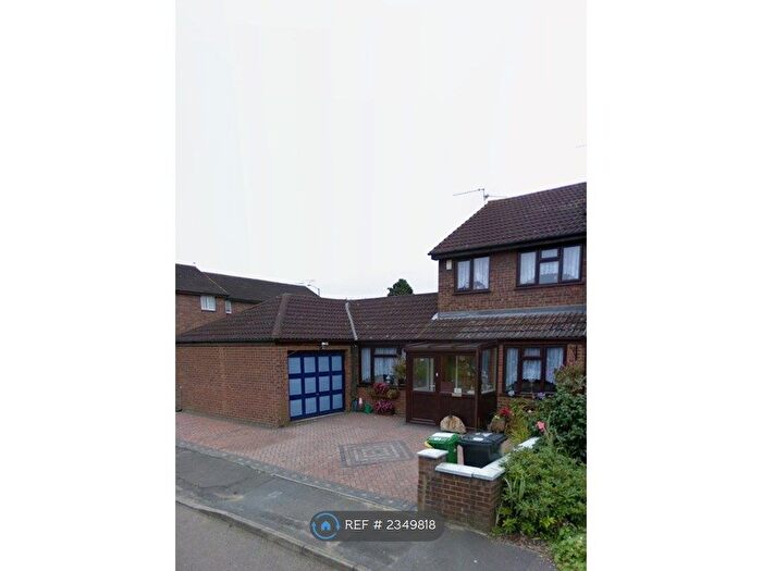 3 Bedroom End Of Terrace House To Rent In Bramber Court, Slough, SL1