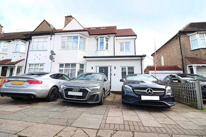 3 Bedroom Maisonette To Rent In Hale Grove Gardens, Mill Hill, London, NW7