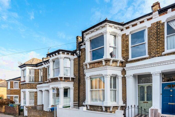 3 Bedroom Terraced House To Rent In Vestry Road London, SE5