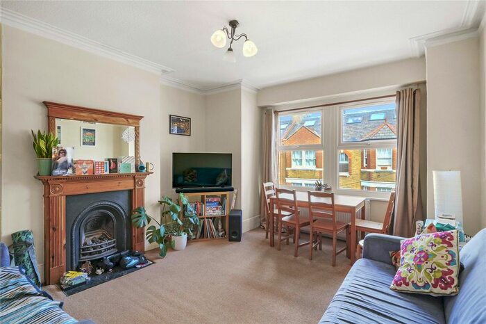 2 Bedroom Flat To Rent In Vera Road, Fulham, London, SW6
