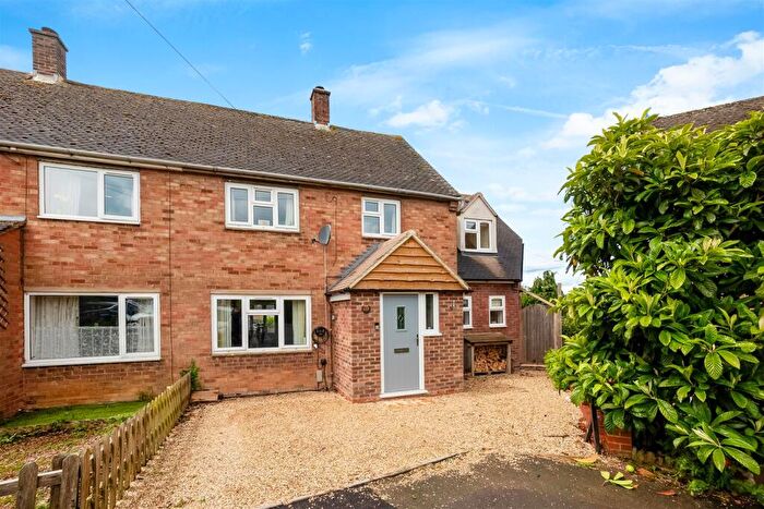 3 Bedroom Semi-Detached House For Sale In Dovers View, Weston-Subedge, GL55