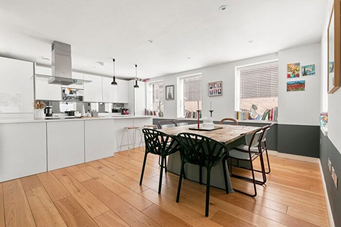 2 Bedroom Flat To Rent In Chamberlain House, Blackall Street, EC2A