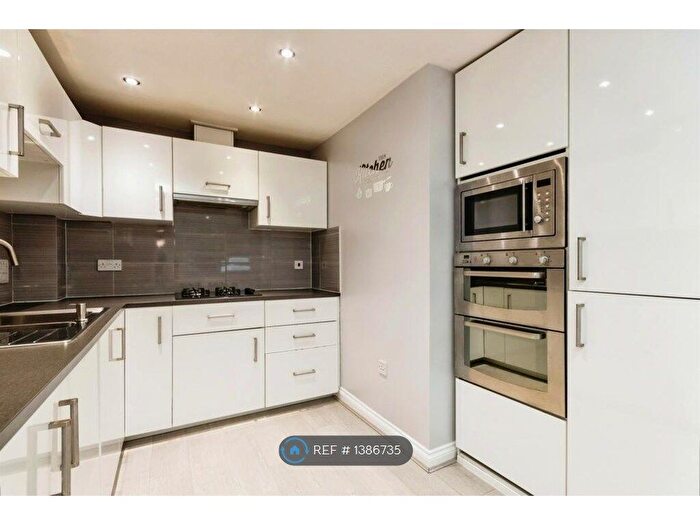 2 Bedroom Flat To Rent In Loughborough Road, West Bridgford, Nottingham, NG2