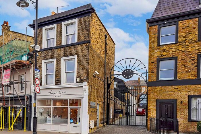 2 Bedroom Flat To Rent In Old Town, London SW4