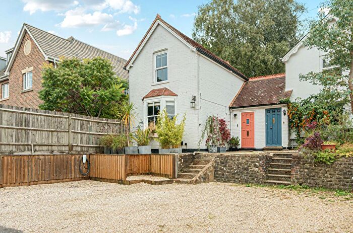 2 Bedroom Link Detached House For Sale In Haslemere, Surrey, GU27