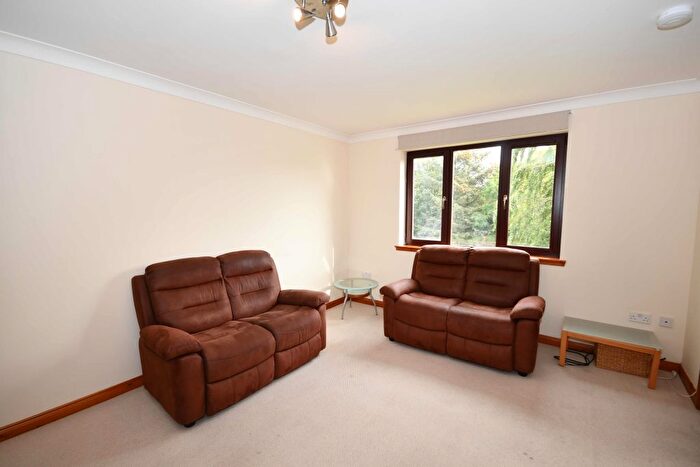 2 Bedroom Flat To Rent In Holm Dell Place, Inverness, IV2