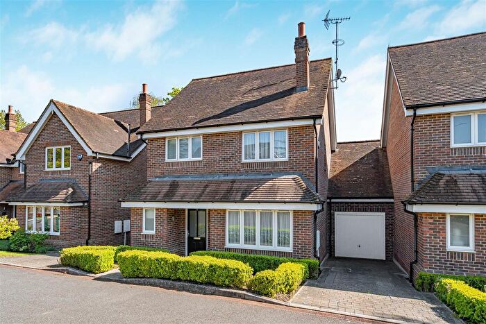 4 Bedroom Detached House For Sale In Cobden Hill, Radlett, WD7