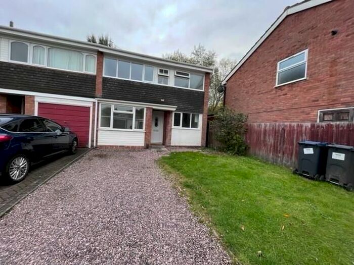 4 Bedroom Property To Rent In Derry Close, Birmingham, B17