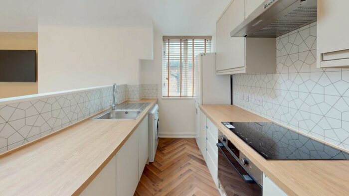 3 Bedroom Flat To Rent In Hyde Terrace, LS2