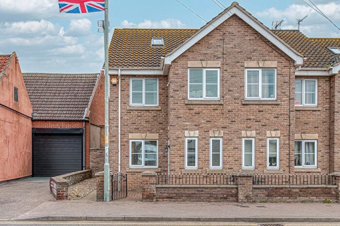 4 Bedroom End Terrace House For Sale In High Street, Caister-On-Sea, NR30