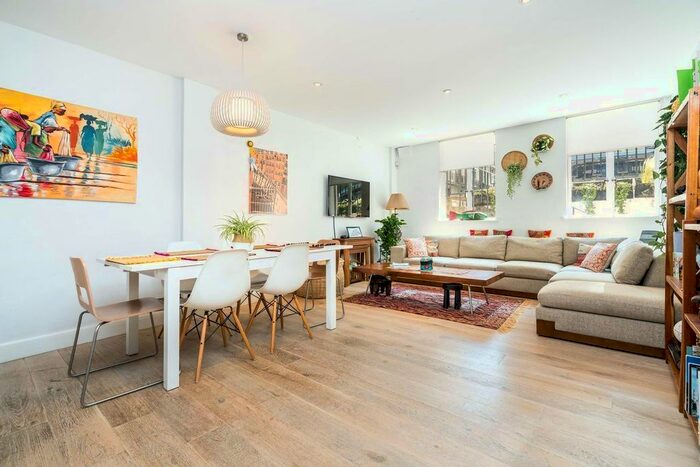 2 Bedroom Flat To Rent In Montagu Square, Marylebone, London, W1H