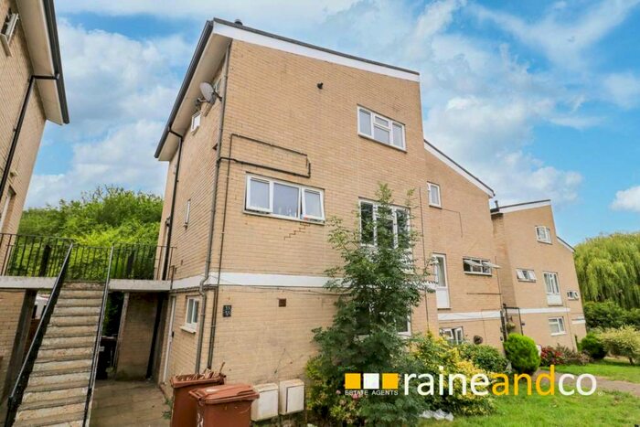 3 Bedroom Maisonette To Rent In Deerswood Avenue, Hatfield, AL10