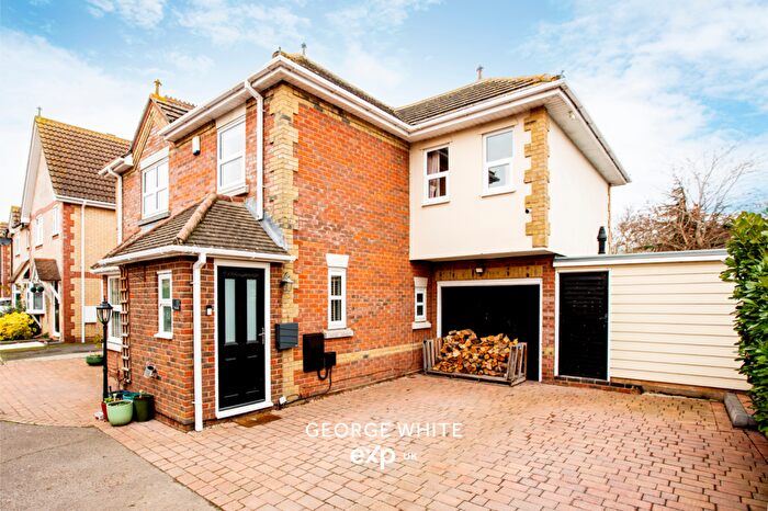 4 Bedroom Detached House For Sale In Wheatfields, Great Stambridge, Rochford, SS4