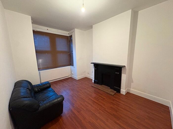 3 Bedroom Property For Sale In Queens Road, London, N11