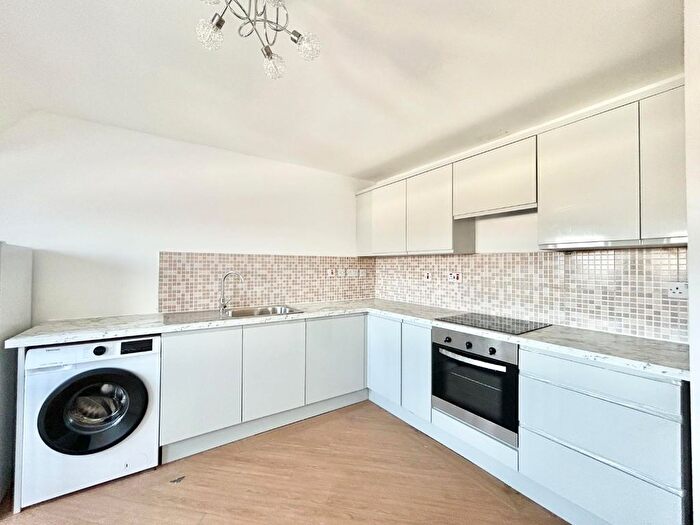 2 Bedroom Flat To Rent In Bed Fourth Floor Flat, Promenade, Bridlington, YO15