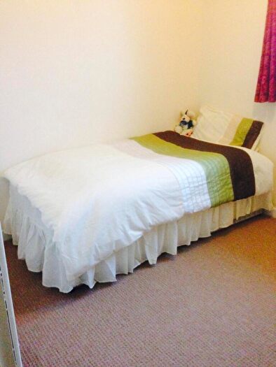 5 Bedroom Flat To Rent In Marston House, Redhill, RH1