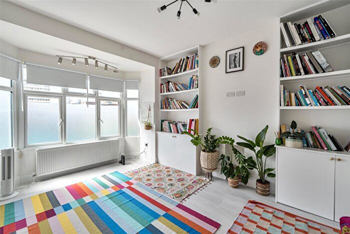 2 Bedroom Apartment For Sale In Throwley Way, Sutton, SM1