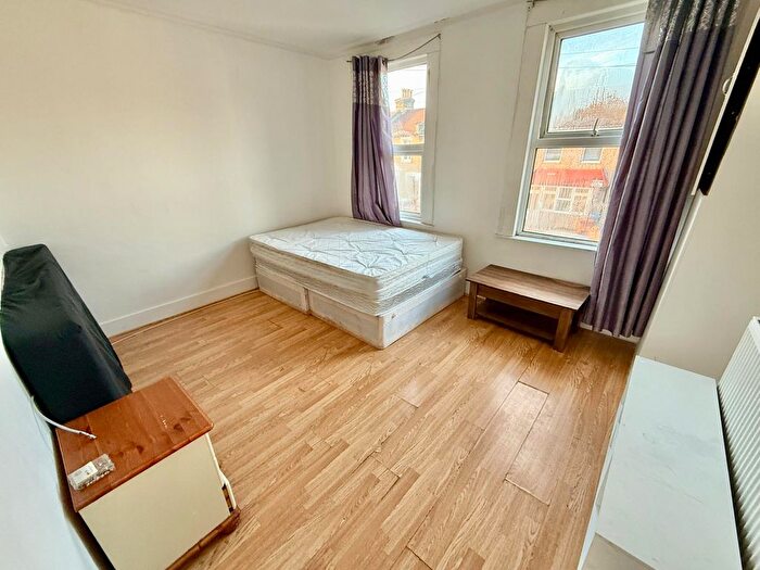 1 Bedroom Flat To Rent In Thorpe Road, London, E7