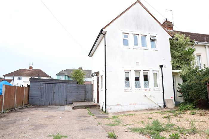 3 Bedroom End Of Terrace House For Sale In Rochester Road, Bournemouth, BH11
