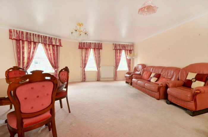 2 Bedroom Flat To Rent In Heathside Road, Woking, GU22