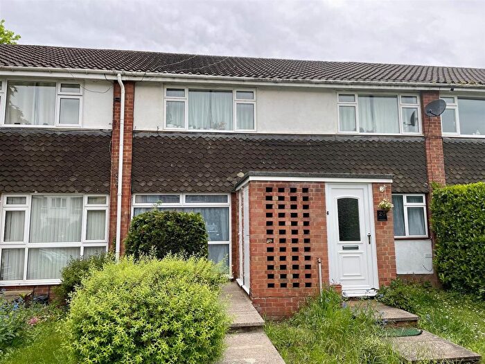 2 Bedroom Maisonette To Rent In Ray Park Avenue, Maidenhead, Berkshire, SL6