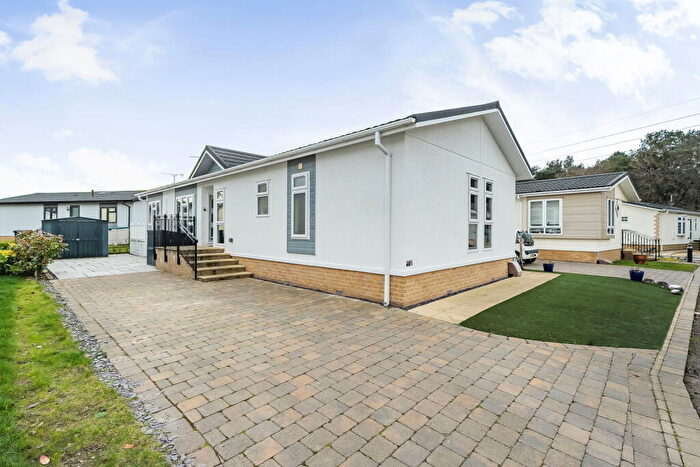 2 Bedroom Park Home For Sale In Oakwood Court, Bordon, Hampshire, GU35