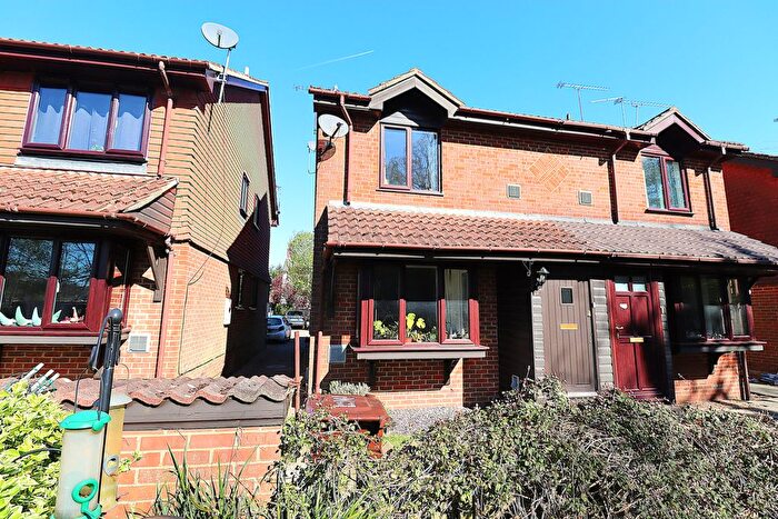 1 Bedroom Terraced House For Sale In Oak Court, South Street, Farnborough, GU14