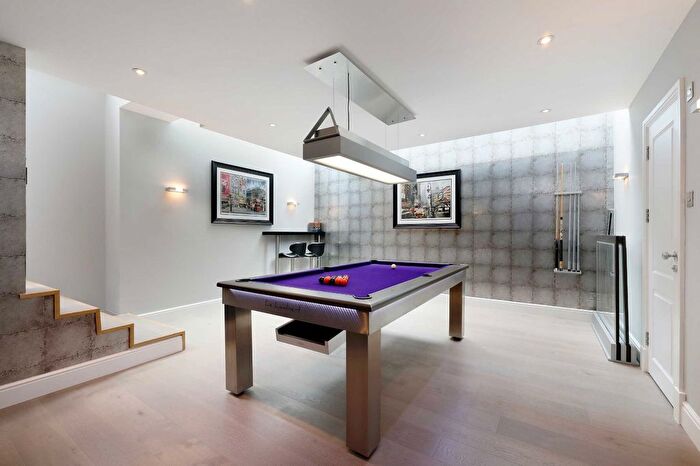 6 Bedroom Detached House For Sale In Ledborough Wood, Beaconsfield, Buckinghamshire, HP9