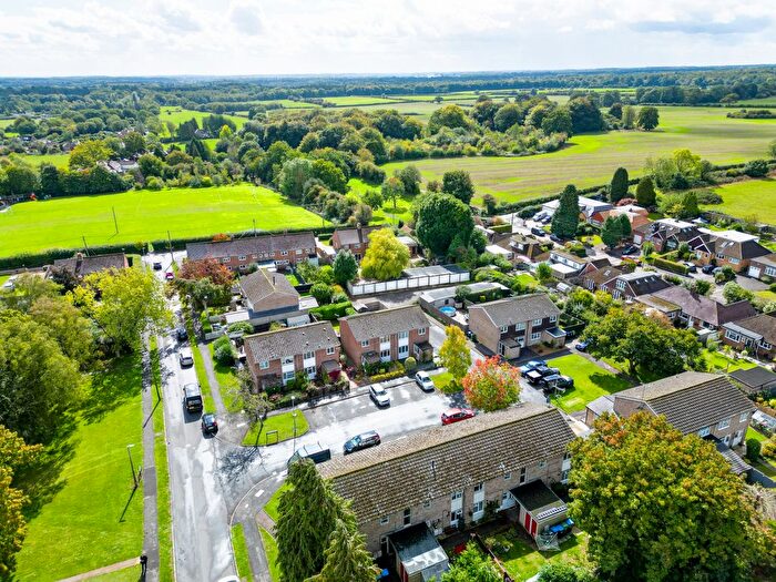 2 Bedroom Flat For Sale In Grymsdyke Road, Wigginton, HP23