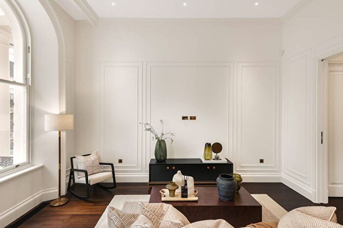 1 Bedroom Flat For Sale In Charles Street, London, W1J