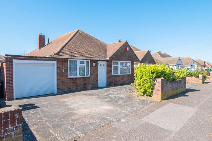 2 Bedroom Bungalow For Sale In Hereford Gardens, Birchington, Kent, CT7