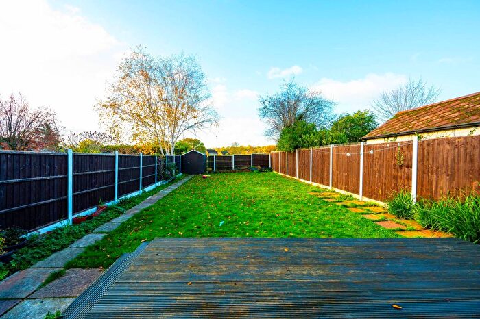 3 Bedroom Semi-detached House For Sale In Worplesdon Road, Guildford, GU2