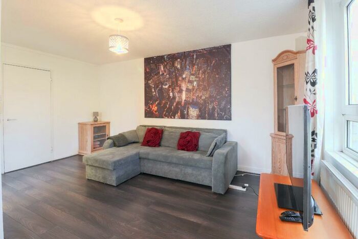1 Bedroom Flat To Rent In Oakley Square, Camden Town, NW1