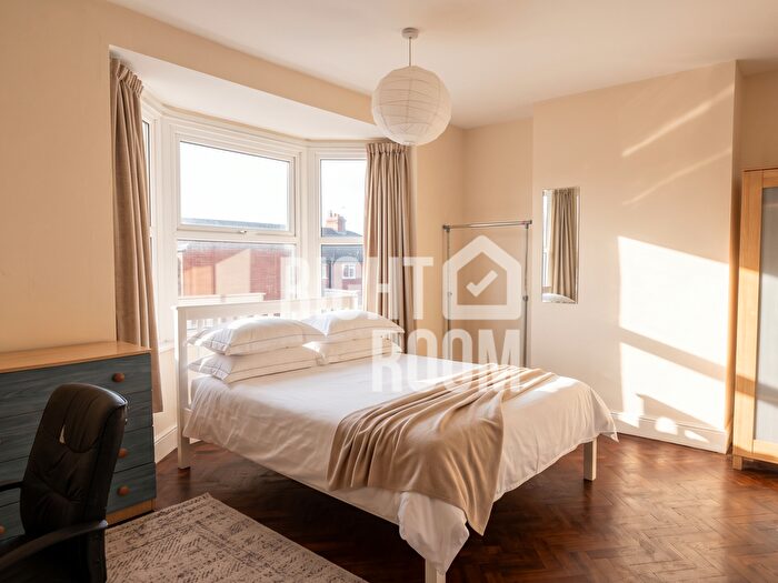 4 Bedroom Semi-Detached House To Rent In Bed House, Highfield Lane, Southampton, SO17