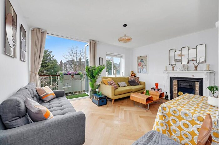 2 Bedroom Maisonette To Rent In Parkside Court, Tufnell Park Road, N7