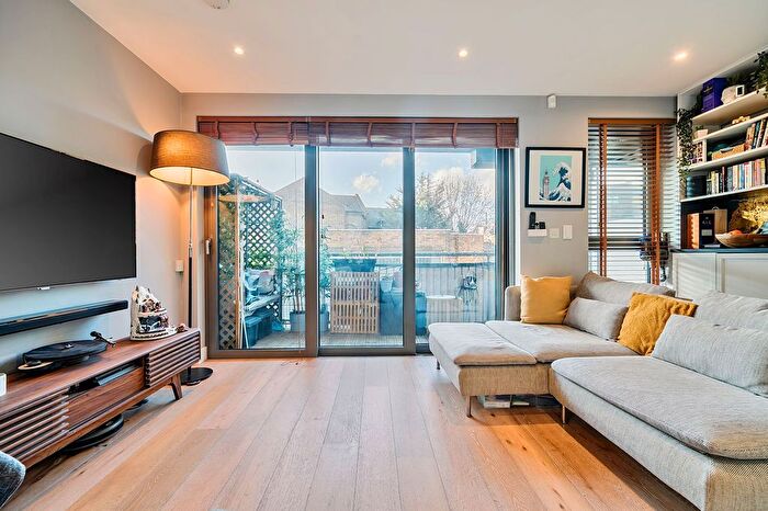 2 Bedroom Flat For Sale In Corbetts Lane, London, SE16