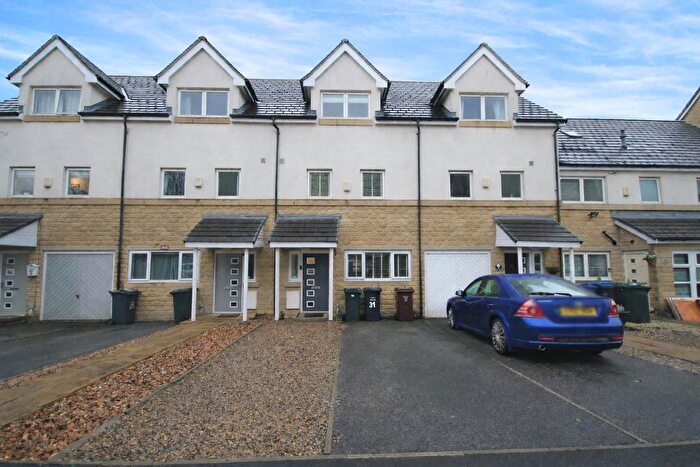3 Bedroom Town House For Sale In Sovereign Court, Eccleshill, Bradford, BD2