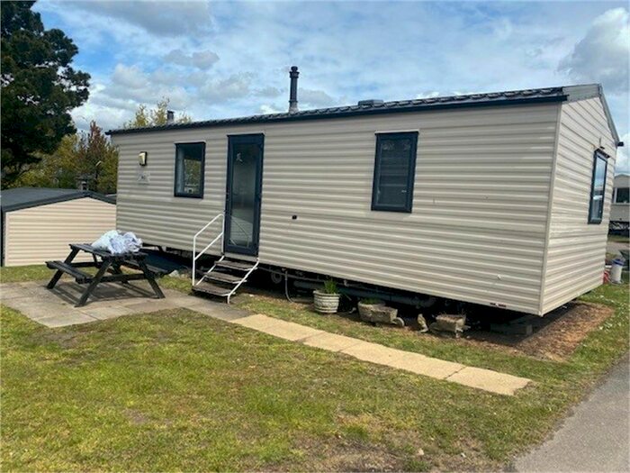 2 Bedroom Mobile/park Home To Rent In Napier Road, Poole, BH15