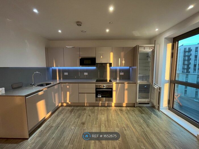 3 Bedroom Flat To Rent In Marathon House, Wembley, HA9