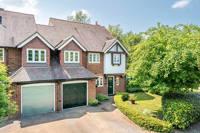 3 Bedroom Link Detached House For Sale In Riverbank, Piccotts End, Hemel Hempstead, HP1