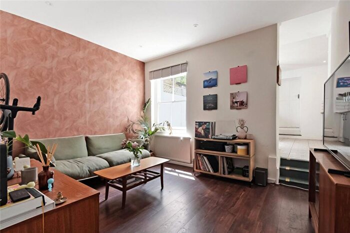 1 Bedroom Apartment For Sale In Ivanhoe Road, Camberwell, London, SE5