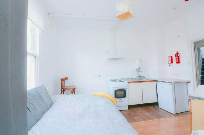 Studio To Rent In Highbury Park, London, N5