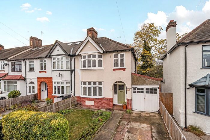 3 Bedroom End Of Terrace House For Sale In Milborough Crescent, Lee, SE12