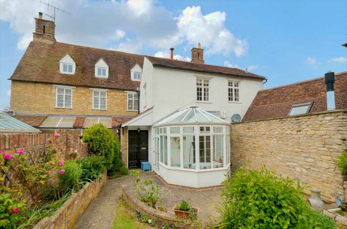 4 Bedroom Cottage For Sale In The Old Rectory, The High Road, Felmersham, MK43