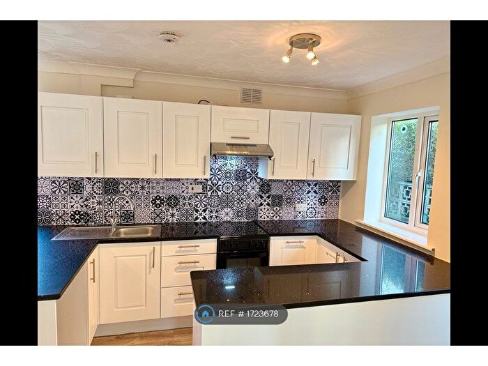 3 Bedroom Semi-Detached House To Rent In Ivanhoe Road, Edlington, Doncaster, DN12