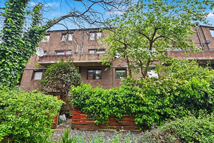 3 Bedroom Maisonette For Sale In Carrol Close, Kentish Town, London, NW5