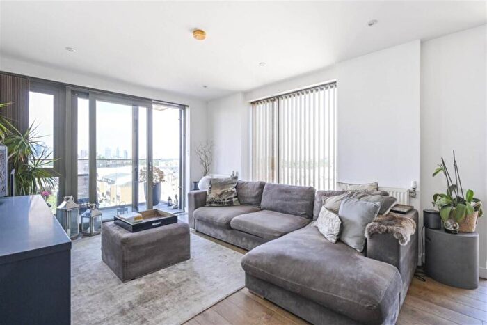 2 Bedroom Apartment To Rent In Bootmakers Court, Ben Jonson Road, E1