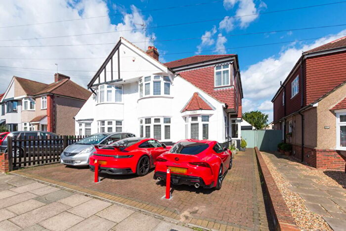 4 Bedroom Semi-Detached House For Sale In Falconwood Avenue, Welling, DA16