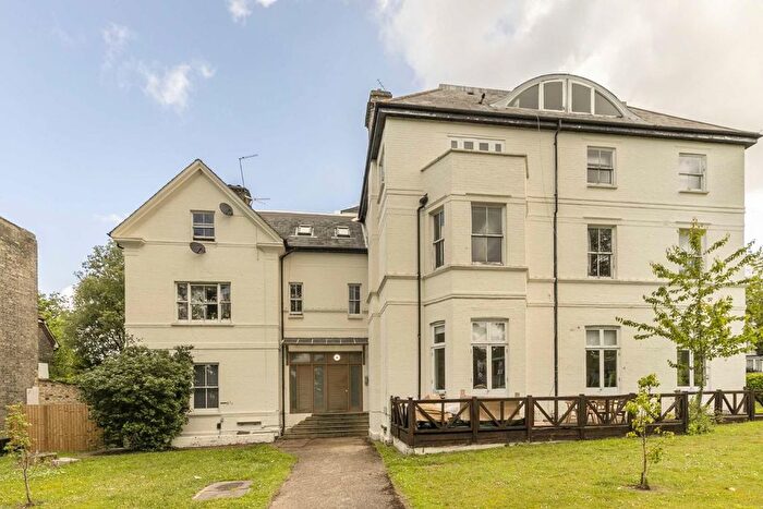 3 Bedroom Flat To Rent In Streatham Common North, London, SW16